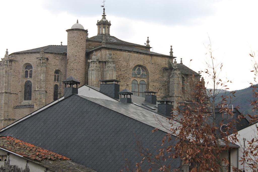 Hostal Burbia Villafranca Del Bierzo Ngoại thất bức ảnh
