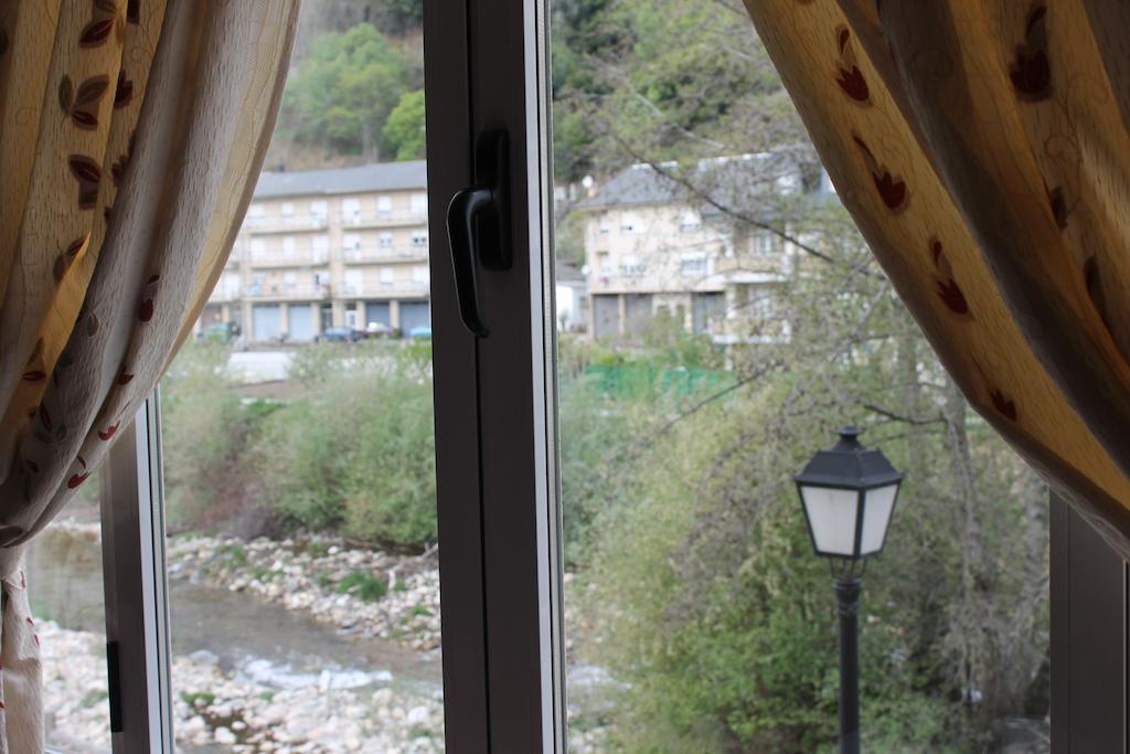 Hostal Burbia Villafranca Del Bierzo Phòng bức ảnh